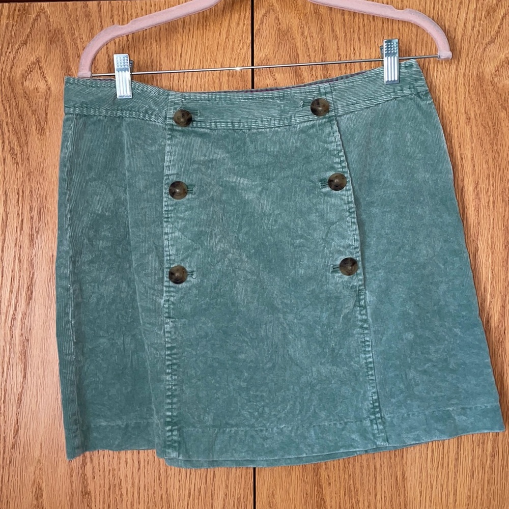 Vineyard vines corduroy green mini skirt